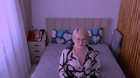 Sabrina MacMarren online show from 05/19/26, 03:18