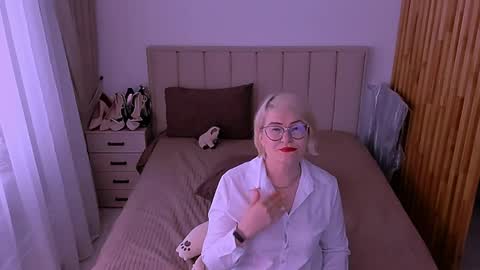 Sabrina MacMarren online show from 06/01/26, 03:58