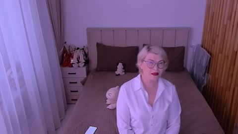 Sabrina MacMarren online show from 06/09/26, 01:45