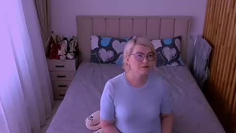 Sabrina MacMarren online show from 06/15/26, 01:13