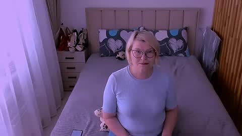 Sabrina MacMarren online show from 06/19/26, 01:04