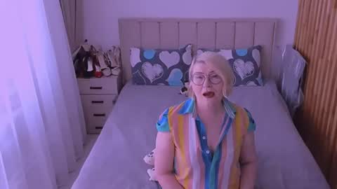 Sabrina MacMarren online show from 06/21/26, 12:08