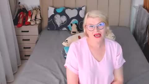 Sabrina MacMarren online show from 07/28/26, 07:39