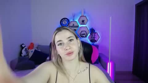 Snapshot of sabrinviolet chatting on 11/07/25, 09:31 Sabrina Violet online show from 11/07/25, 09:31