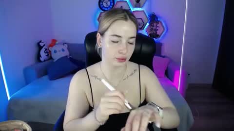 Snapshot of sabrinviolet chatting on 11/19/25, 09:20 Sabrina Violet online show from 11/19/25, 09:20
