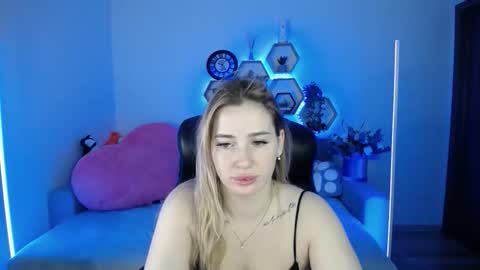 Snapshot of sabrinviolet chatting on 11/29/25, 09:12 Sabrina Violet online show from 11/29/25, 09:12