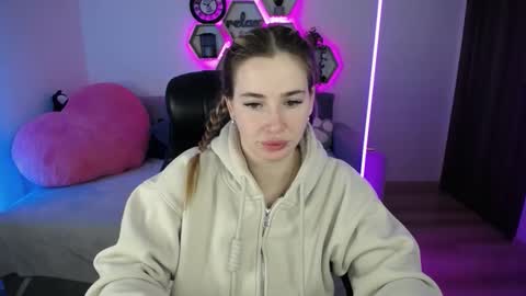 Snapshot of sabrinviolet chatting on 02/03/26, 09:03 Sabrina Violet online show from 02/03/26, 09:03