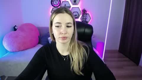 Snapshot of sabrinviolet chatting on 02/09/26, 09:02 Sabrina Violet online show from 02/09/26, 09:02