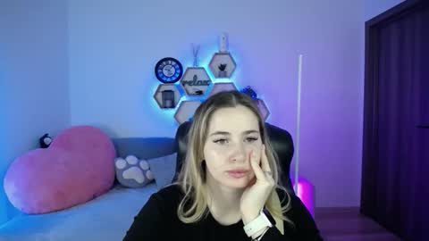 Snapshot of sabrinviolet chatting on 02/15/26, 09:08 Sabrina Violet online show from 02/15/26, 09:08