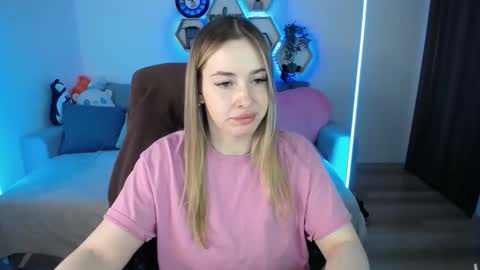 Snapshot of sabrinviolet chatting on 03/18/26, 09:12 Sabrina Violet online show from 03/18/26, 09:12