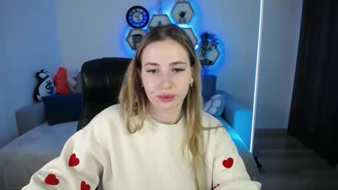 Snapshot of sabrinviolet chatting on 03/21/26, 09:03 Sabrina Violet online show from 03/21/26, 09:03