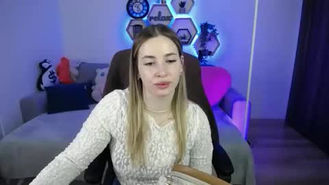 Snapshot of sabrinviolet chatting on 03/24/26, 09:03 Sabrina Violet online show from 03/24/26, 09:03