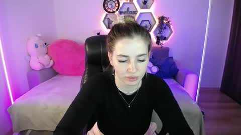 Snapshot of sabrinviolet chatting on 04/03/26, 08:12 Sabrina Violet online show from 04/03/26, 08:12