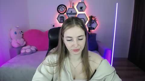 Snapshot of sabrinviolet chatting on 04/14/26, 08:09 Sabrina Violet online show from 04/14/26, 08:09