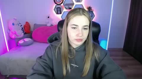 Snapshot of sabrinviolet chatting on 05/13/26, 08:12 Sabrina Violet online show from 05/13/26, 08:12