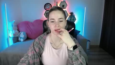 Snapshot of sabrinviolet chatting on 05/19/26, 08:09 Sabrina Violet online show from 05/19/26, 08:09