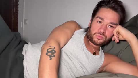 Snapshot of sacha555paris chatting on 01/26/25, 03:47 Sachaa online show from 01/26/25, 03:47