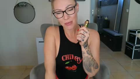 sacha__xx online show from 10/16/25, 12:28