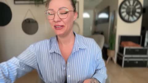 sacha__xx online show from 03/24/26, 11:59