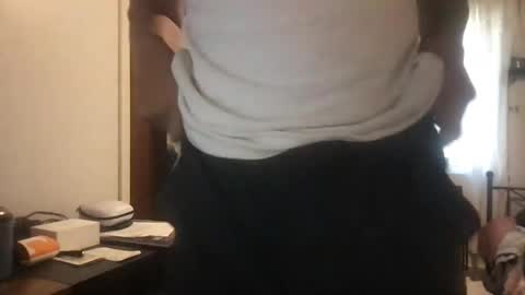 Snapshot of sack_draggin chatting on 01/09/25, 05:33 Beezy online show from 01/09/25, 05:33