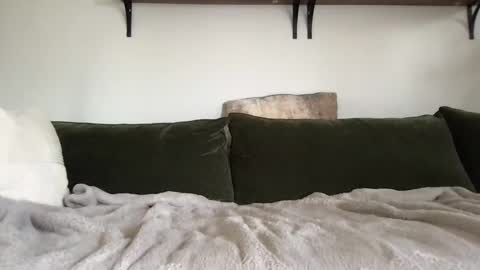 Snapshot of sack_draggin chatting on 02/22/25, 05:57 Beezy online show from 02/22/25, 05:57