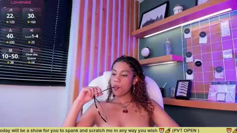 Sophie online show from 03/04/25, 01:28