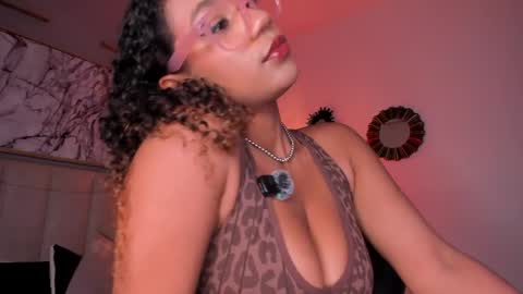 Snapshot of sade_jackson1 chatting on 05/06/26, 06:52 Sophie online show from 05/06/26, 06:52