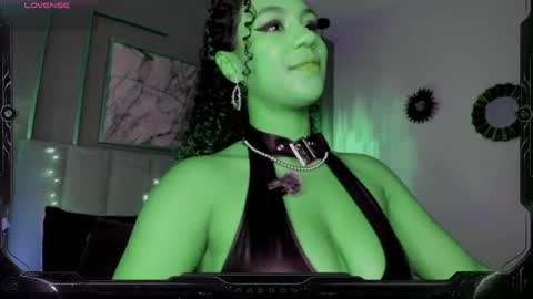 Snapshot of sade_jackson1 chatting on 05/10/26, 05:23 Sophie online show from 05/10/26, 05:23