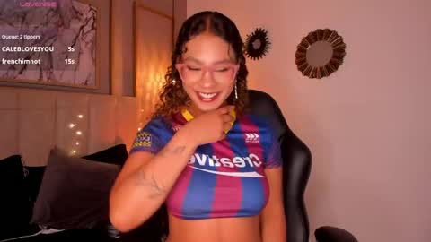 Snapshot of sade_jackson1 chatting on 06/07/26, 04:49 Sophie online show from 06/07/26, 04:49