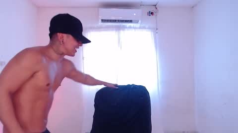 Snapshot of saenz_hotx chatting on 12/13/24, 06:27 saenz_hotx online show from 12/13/24, 06:27