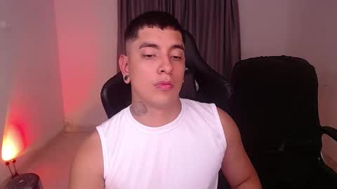 Snapshot of saenz_hotx chatting on 01/08/25, 02:14 saenz_hotx online show from 01/08/25, 02:14