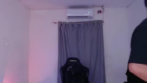 Snapshot of saenz_hotx chatting on 02/05/25, 11:28 saenz_hotx online show from 02/05/25, 11:28