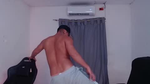 Snapshot of saenz_hotx chatting on 02/12/25, 02:03 saenz_hotx online show from 02/12/25, 02:03
