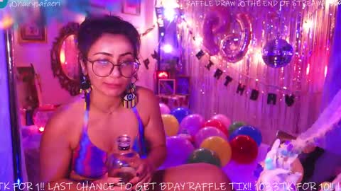 Snapshot of safaeri chatting on 10/30/25, 09:04 Safa online show from 10/30/25, 09:04