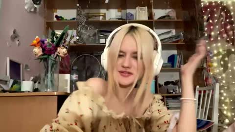 Snapshot of sagerosenblatt chatting on 12/13/25, 07:53 Melisa online show from 12/13/25, 07:53