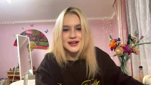 Snapshot of sagerosenblatt chatting on 12/14/25, 02:11 Melisa online show from 12/14/25, 02:11