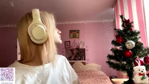 Snapshot of sagerosenblatt chatting on 12/15/25, 09:46 Melisa online show from 12/15/25, 09:46