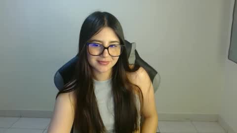 Snapshot of sahaliefox_ chatting on 10/17/25, 10:01 Sahaliefox  online show from 10/17/25, 10:01