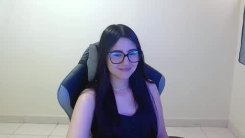 Snapshot of sahaliefox_ chatting on 10/18/25, 10:21 Sahaliefox  online show from 10/18/25, 10:21