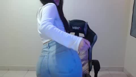 Snapshot of sahaliefox_ chatting on 10/19/25, 06:41 Sahaliefox  online show from 10/19/25, 06:41