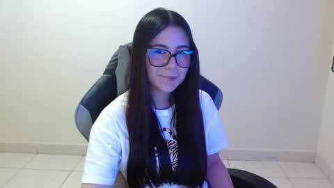 Snapshot of sahaliefox_ chatting on 10/20/25, 10:54 Sahaliefox  online show from 10/20/25, 10:54