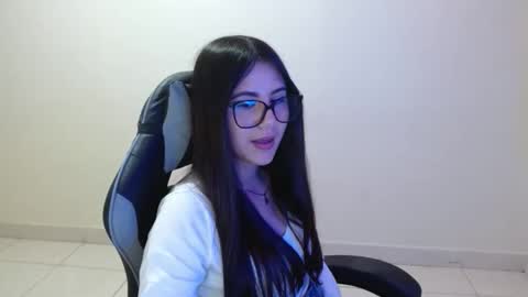 Snapshot of sahaliefox_ chatting on 10/21/25, 10:21 Sahaliefox  online show from 10/21/25, 10:21