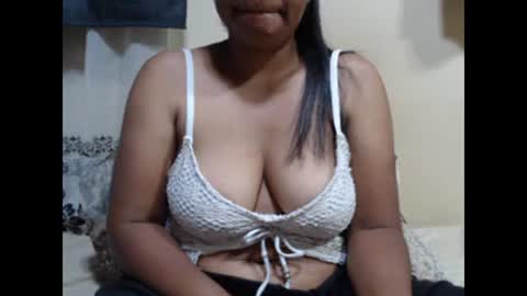Snapshot of sahobelle chatting on 12/22/25, 04:59 sahobelle online show from 12/22/25, 04:59