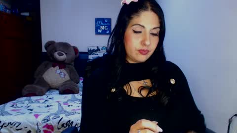 Snapshot of sahotlove1 chatting on 09/27/25, 01:43 Karina online show from 09/27/25, 01:43