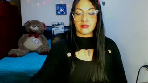 Snapshot of sahotlove1 chatting on 11/13/25, 01:37 Karina online show from 11/13/25, 01:37