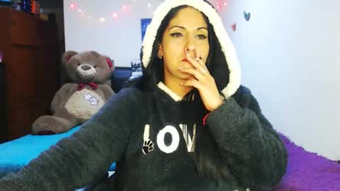 Snapshot of sahotlove1 chatting on 11/25/25, 02:22 Karina online show from 11/25/25, 02:22