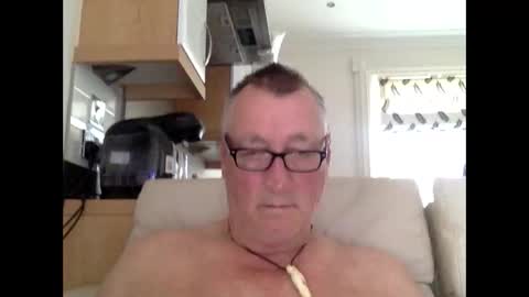Snapshot of sail_naked chatting on 10/18/25, 03:46 sail_naked online show from 10/18/25, 03:46