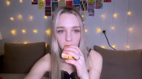Sofia online show from 01/03/25, 01:03