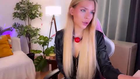 Kate online show from 05/17/26, 02:46
