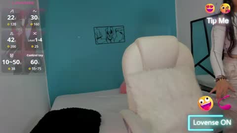 Snapshot of sakuraluna_ chatting on 04/25/26, 10:51 Luna online show from 04/25/26, 10:51